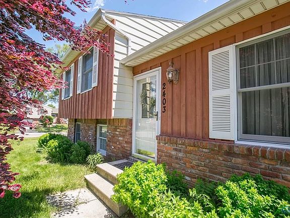 3rd image of 2403 Bedford Ln