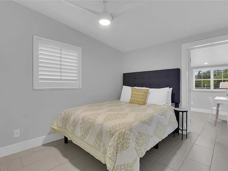 2048 Harbor Ln — Photo 21