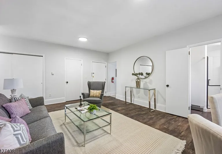 44 Gates Ave #2 — Photo 5