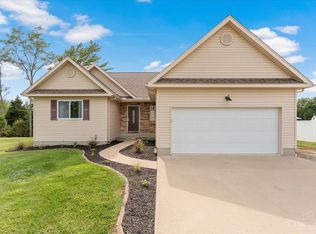 636 Waynoka Dr, Lake Waynoka, OH 45171