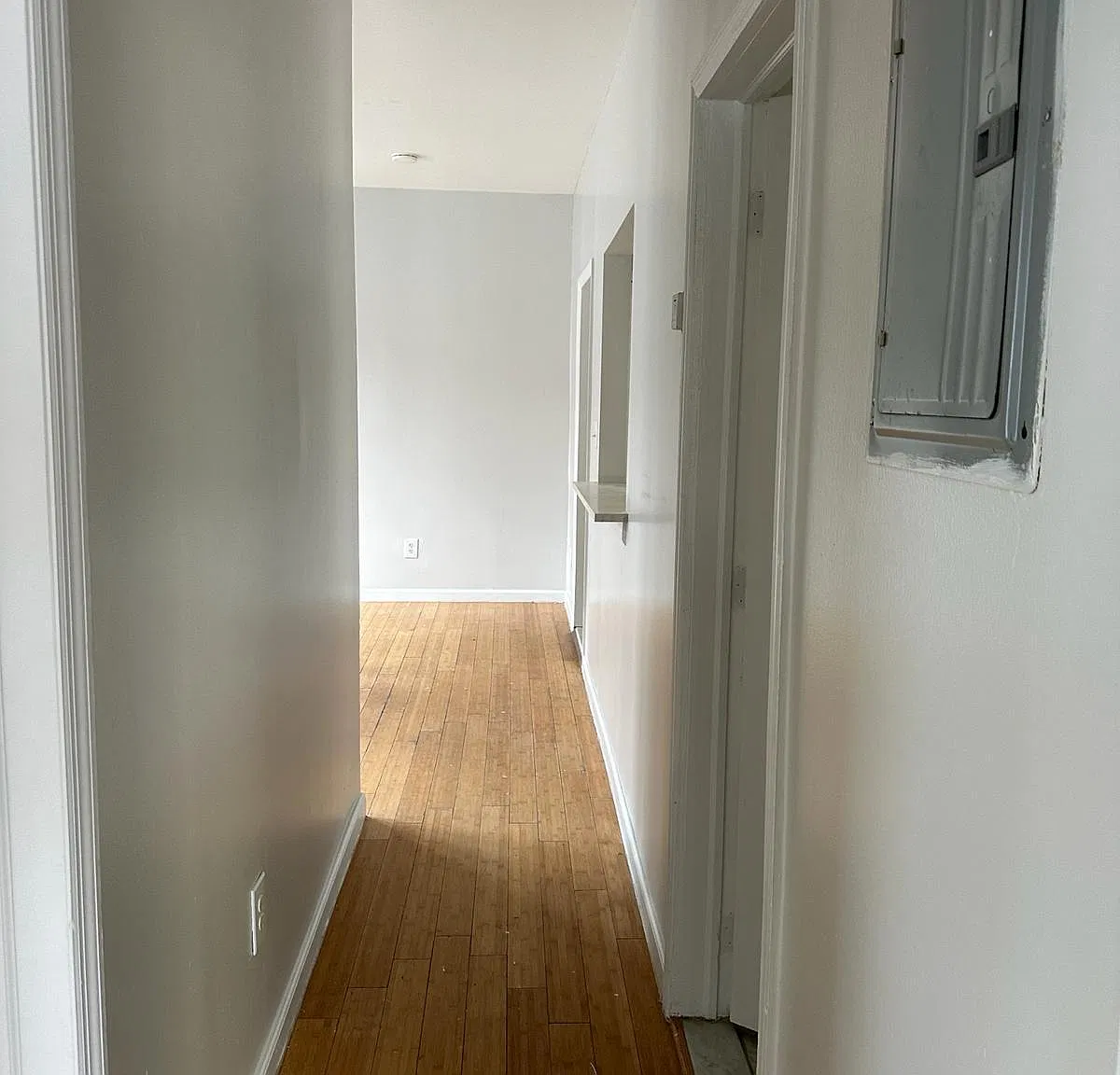 3 bed, 1000 sqft, $3,373 — Photo 3