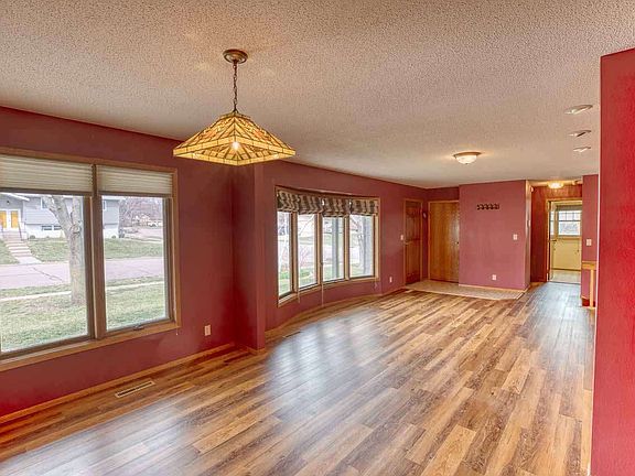 2nd image of 2108 Burleigh St