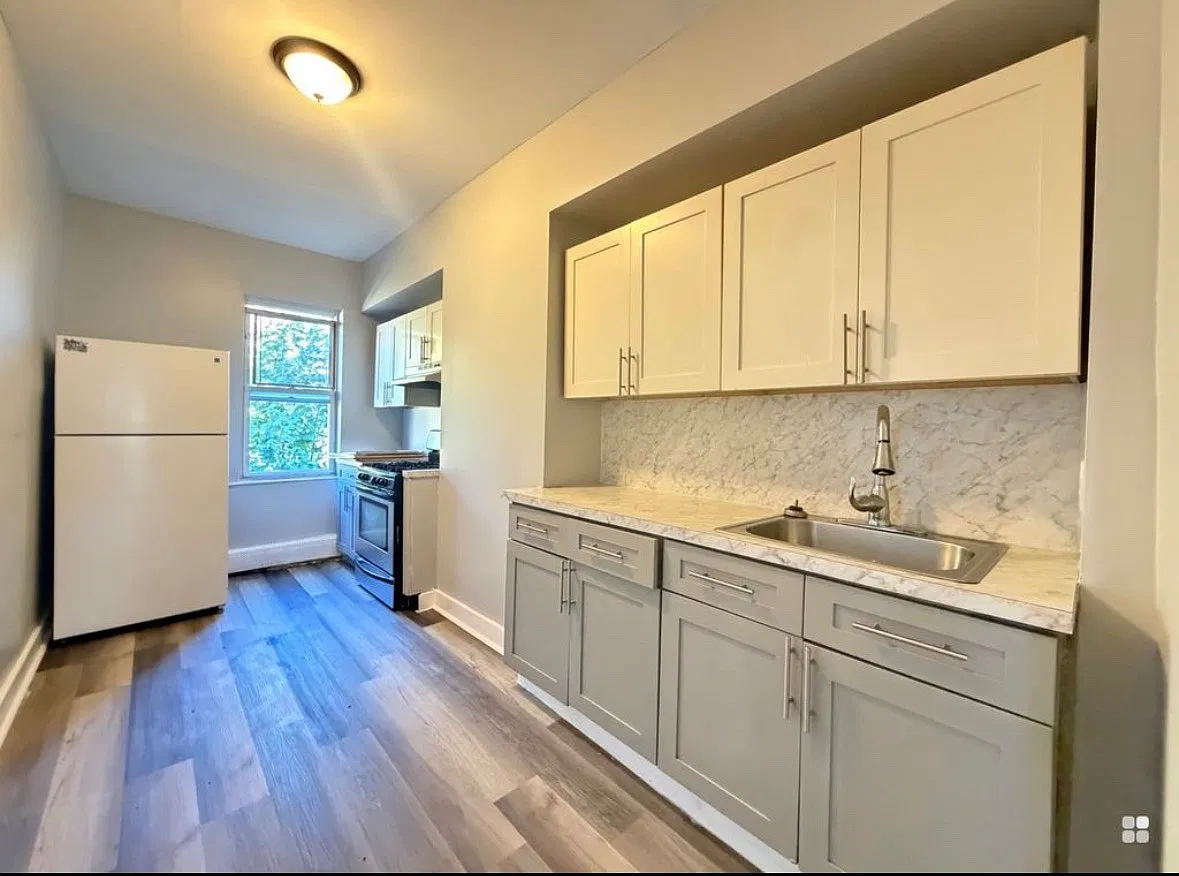 3 bed, 1000 sqft, $2,500 — Photo 1