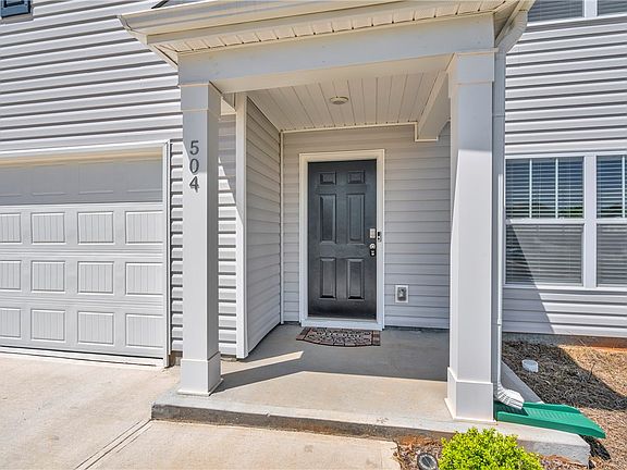 3rd image of 504 Ashwood Way