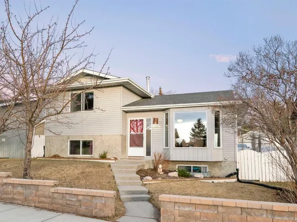 10 W Carolina Dr, Cochrane, AB T4C 1C2