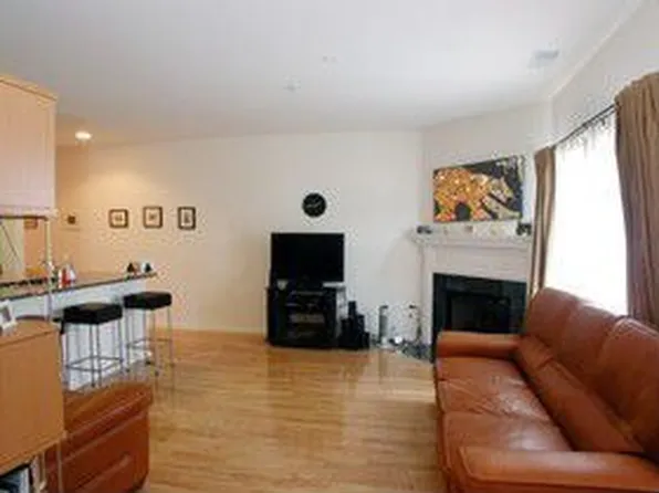 1210 Chicago Ave #C-204, Evanston, IL 60202