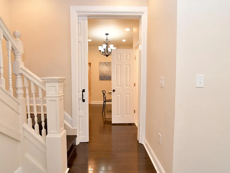 2722 Parkwood Ave — Photo 7