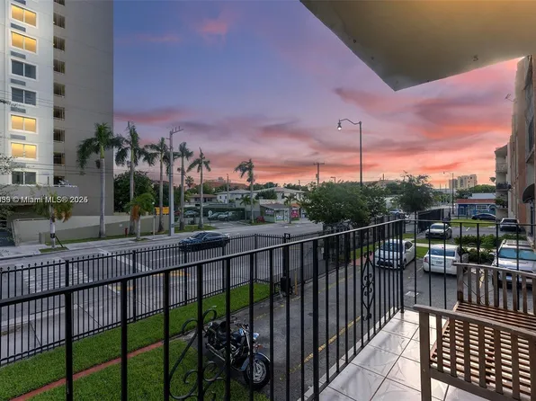 1051 SW 1st St APT 211, Miami, FL 33130