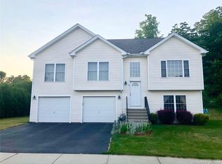 14 Quiet Brook Ct, Meriden, CT 06451