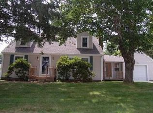 15 Willow Rd, Smithfield, RI 02828