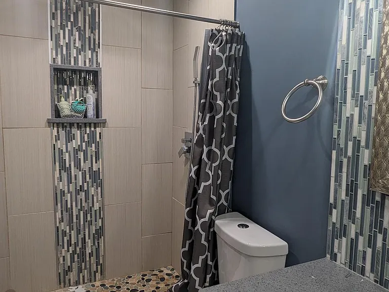 768 Lambert Ln — Photo 4