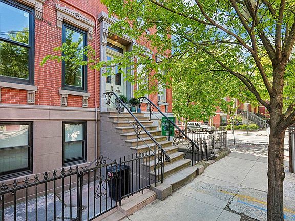 4th image of 71 Wayne St