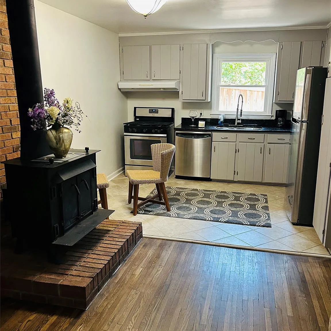 3 bed, 1.5 bath, 1248 sqft, $1,700 — Photo 4