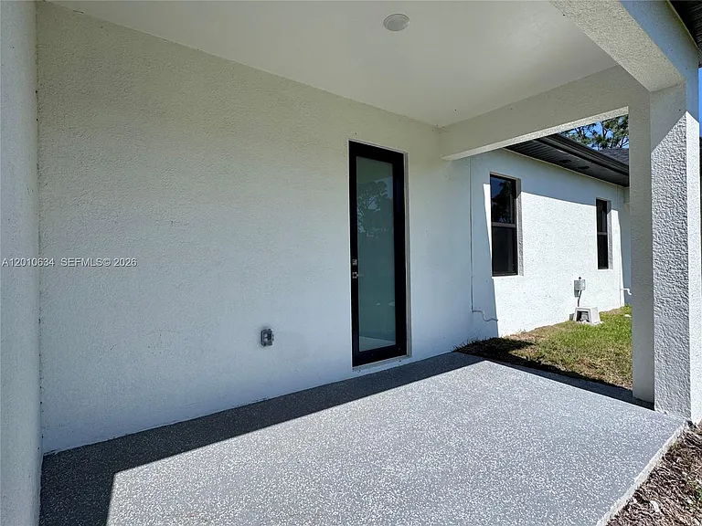 819 Eisenhower Blvd #819 — Photo 17