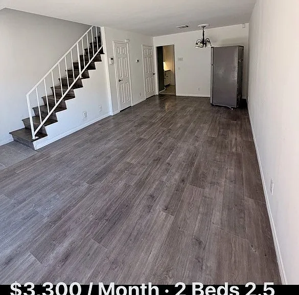11127 La Maida St #23 — Photo 1