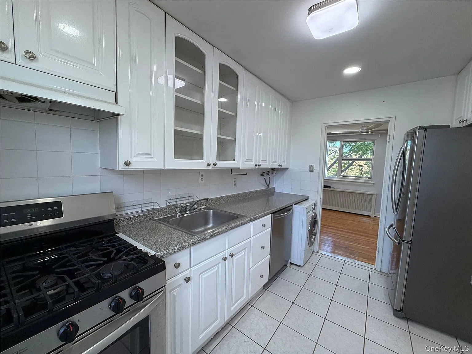 2 bed, 1.0 bath, 856 sqft, $3,500 — Photo 3