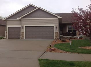 5271 Windsor Ct, Pleasant Hill, IA 50327