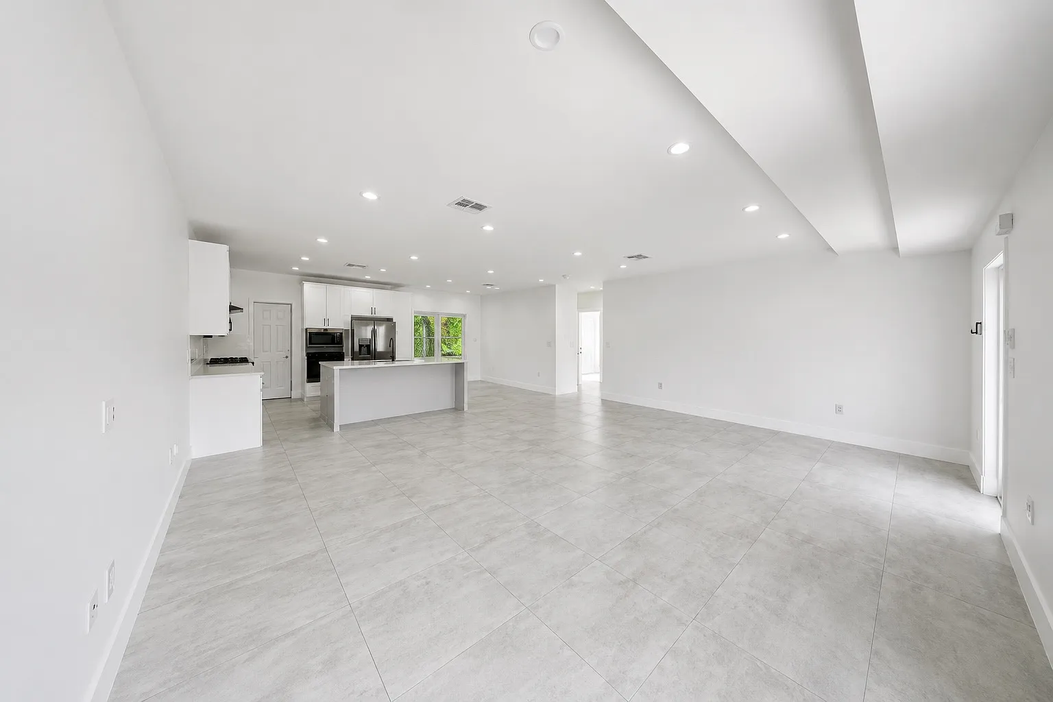 2 bed, $4,500 — Photo 3