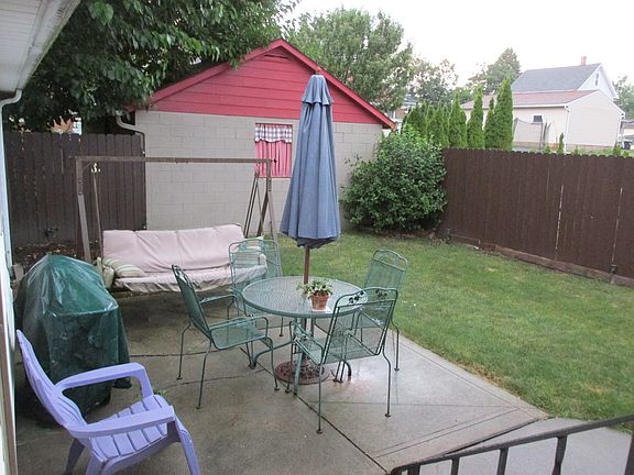 4th image of 437 10th St NE