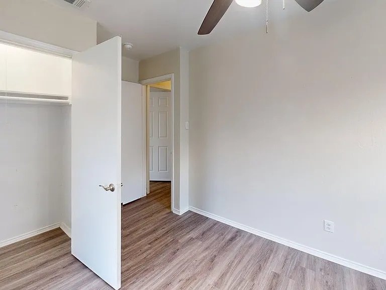 Davis Square Apartments — Photo 33