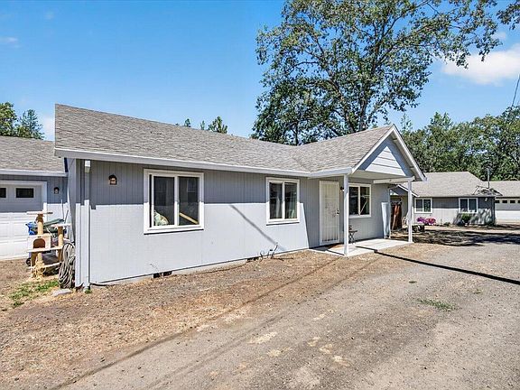 3rd image of 82 Maple St