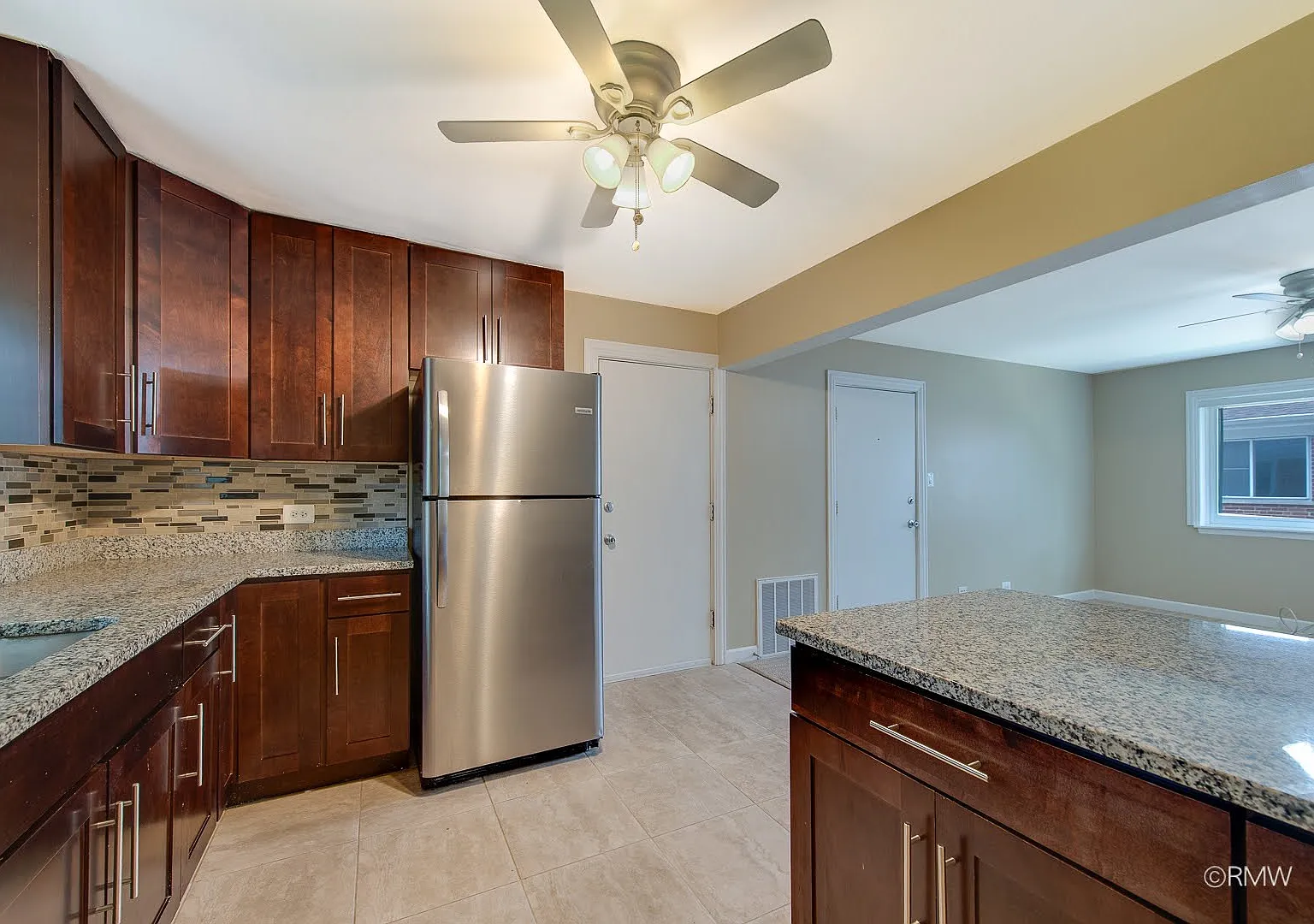 2 bed, 655 sqft, $1,800 — Photo 3