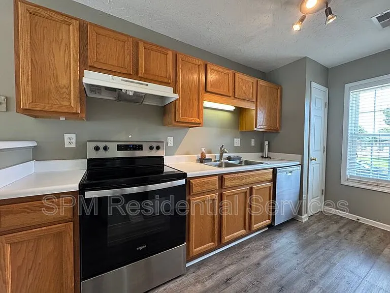 723 Sunseeker Dr — Photo 4