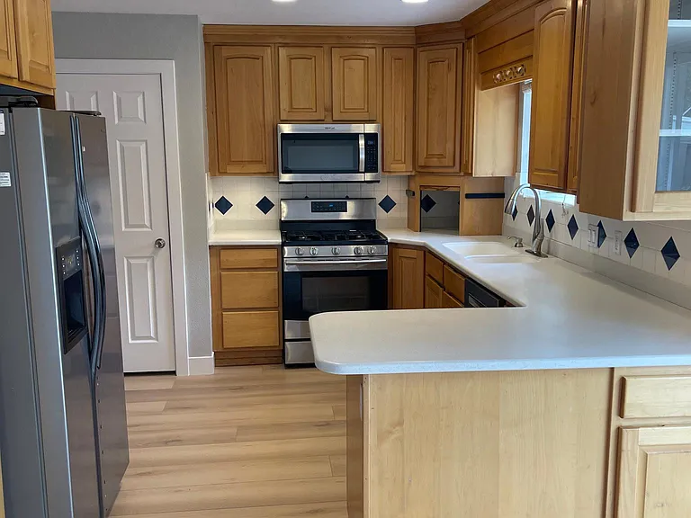 1097 Grove Creek Dr — Photo 3