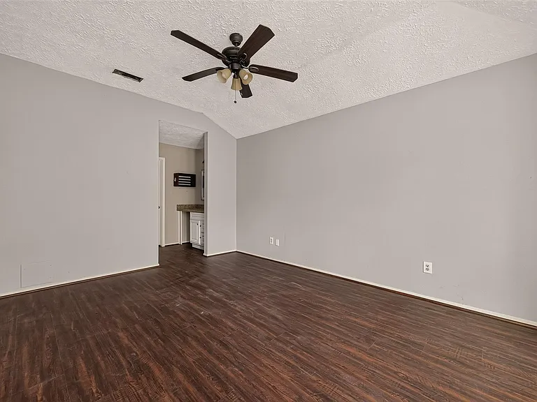 10318 Buffalo Bend Dr — Photo 14