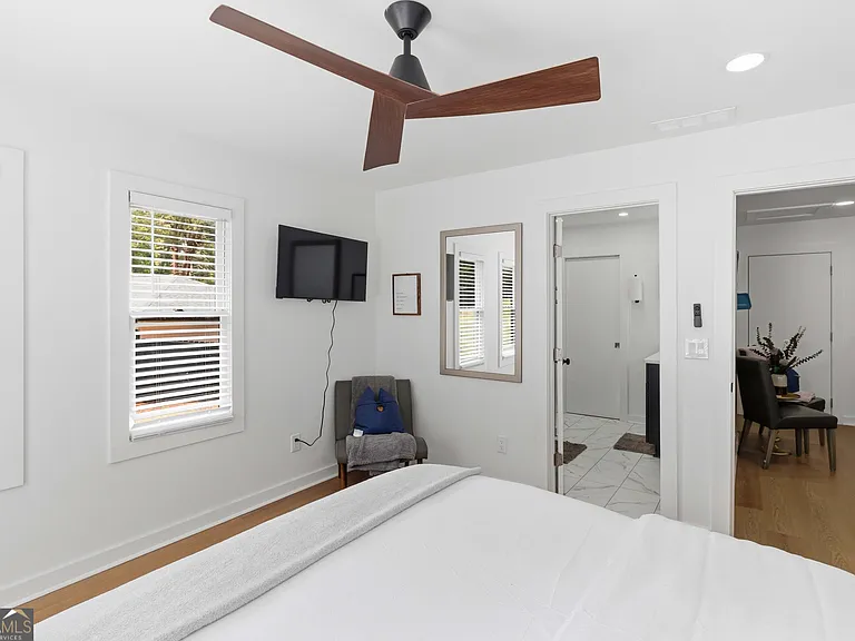 758 Braemar Ave SW #B — Photo 8