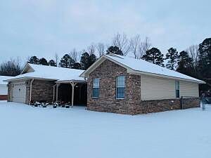 3rd image of 203 Willow Creek Dr