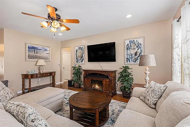 3 bed, 2218 sqft, $2,200 — Photo 4