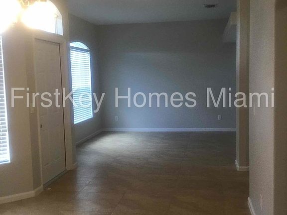 4th image of 113 SW Pilsner Cir
