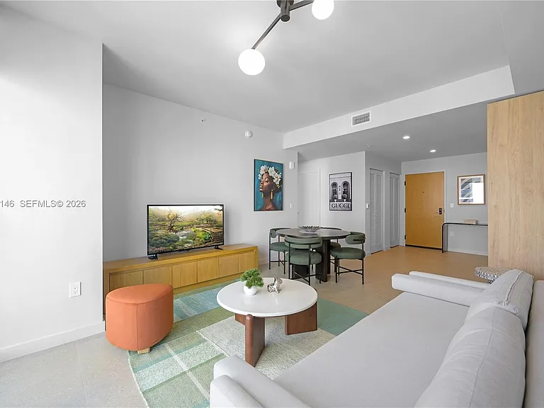 11 NE 6th St #1111 — Photo 3