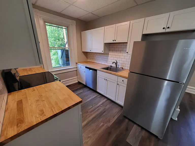 201 E Market St #2R — Photo 3