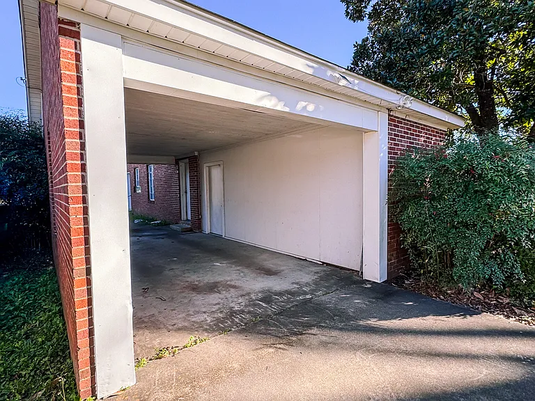 906 Julia St — Photo 9