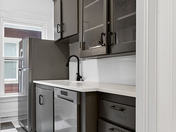 3rd image of 2225 NW Glisan St APT 3