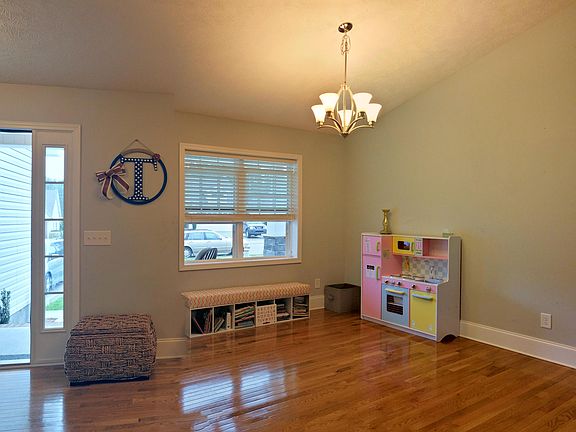 3rd image of 115 Lightwater Drive