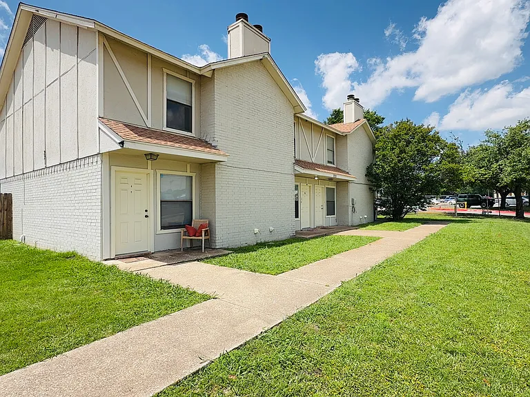 221 Meadow Ct #C — Photo 4