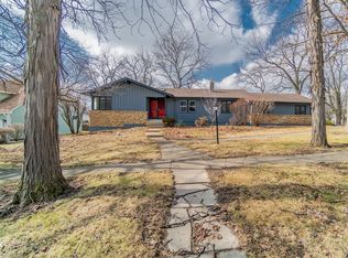 250 Williamsburg Dr, Bartlett, IL