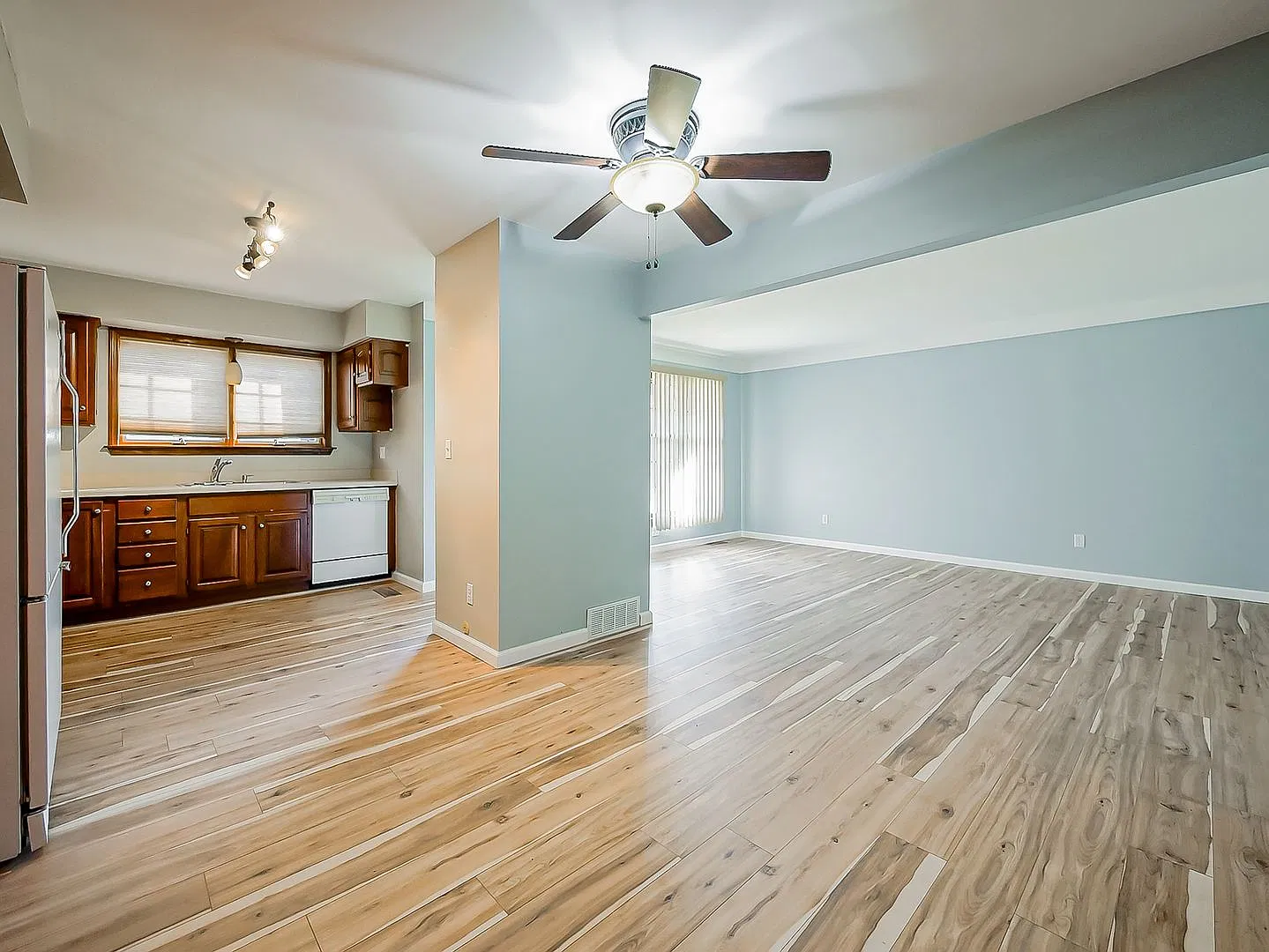 Spacious 3-Bedroom Home in Commerce Township! — Photo 3