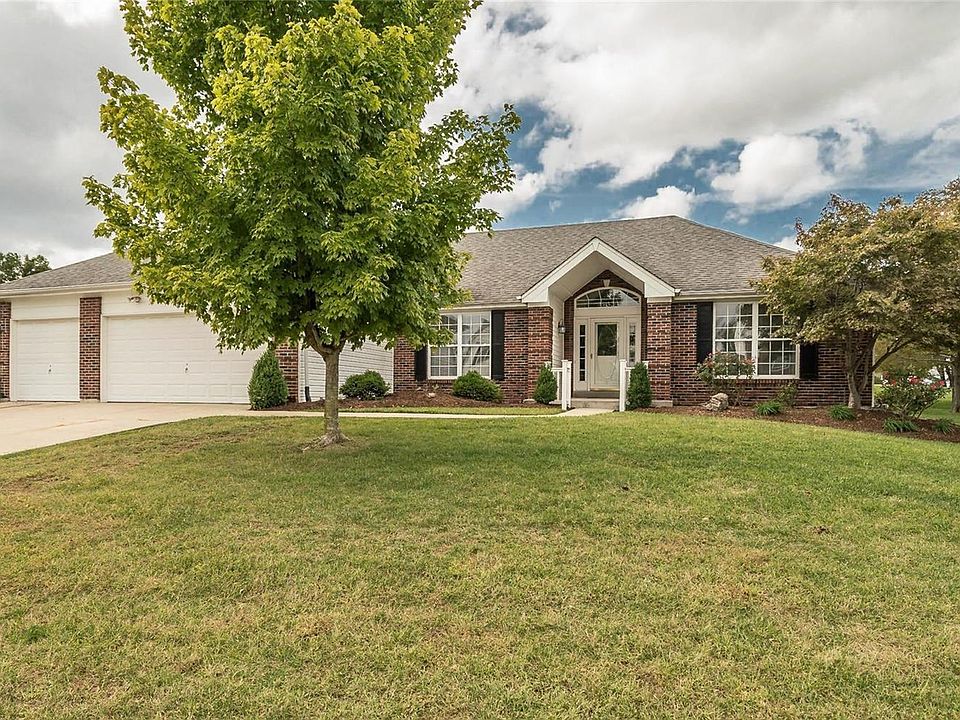 Beautiful Ranch home boast upgraded brick exterior.  3 Beds, 2.5 baths, 3 car Garage and a finished basement!  Quality features in a great area!