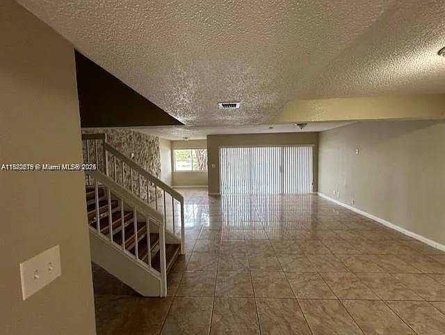 3 bed, 2.5 bath, 1179 sqft, $2,350 — Photo 2