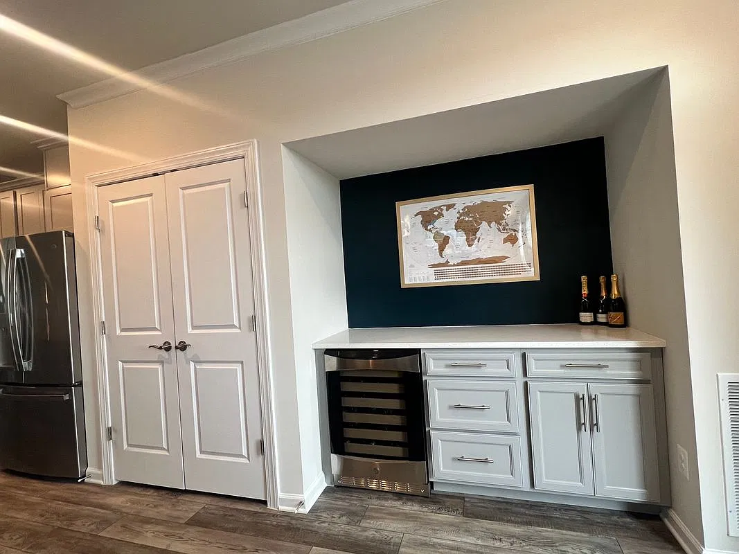 3 bed, 3.0 bath, 2586 sqft, $3,800 — Photo 2