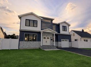 38 Dogwood Ln, Levittown, NY 11756