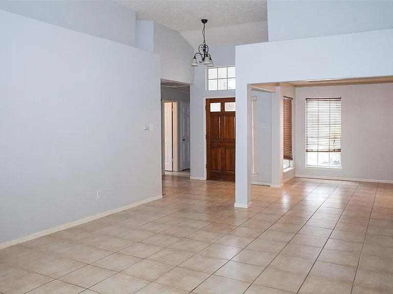 6223 Newbury Dr — Photo 4