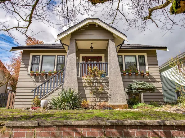 1515 Edinburgh St, New Westminster, BC V3M 2W5