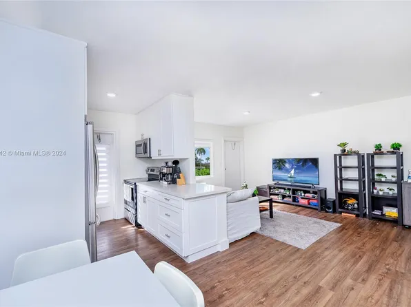 95 Edgewater Dr APT 107, Coral Gables, FL 33133