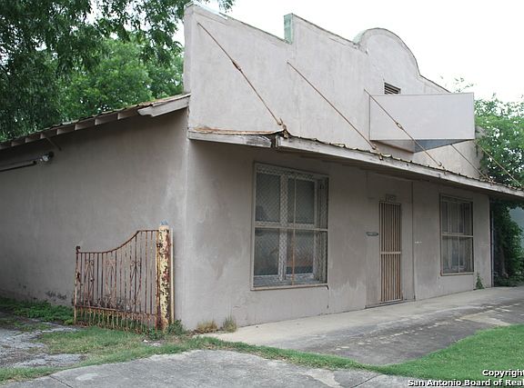 2nd image of 1407 Leal St