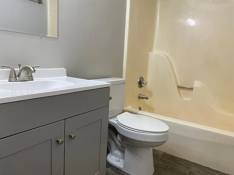 102 Hillshire Cv #R — Photo 6